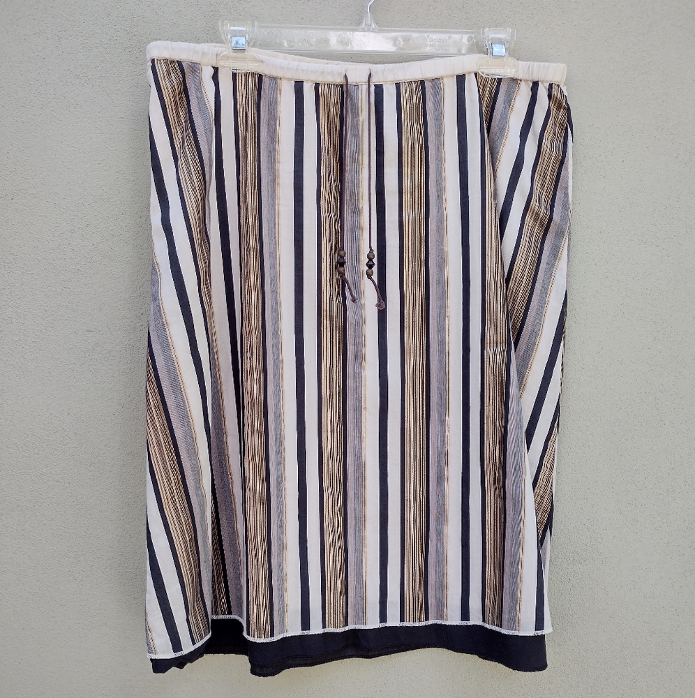 Old Navy Black, Gold & Cream Stripped Skirt 'Vintage' from 2006 in Size Medium